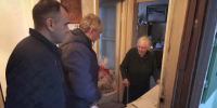 Депутаты Мытищ поздравили с наступающим Новым годом участника Великой Отечественной войны - Regions.Ru