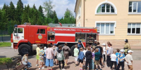 Школьники Подольнихи примерили экипировку спасателей и закрепили правила пожарной безопасности - Regions.Ru