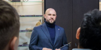 Участник программы «Герои Подмосковья» провел для молодежи экскурсию по музею узников концлагерей - Regions.Ru